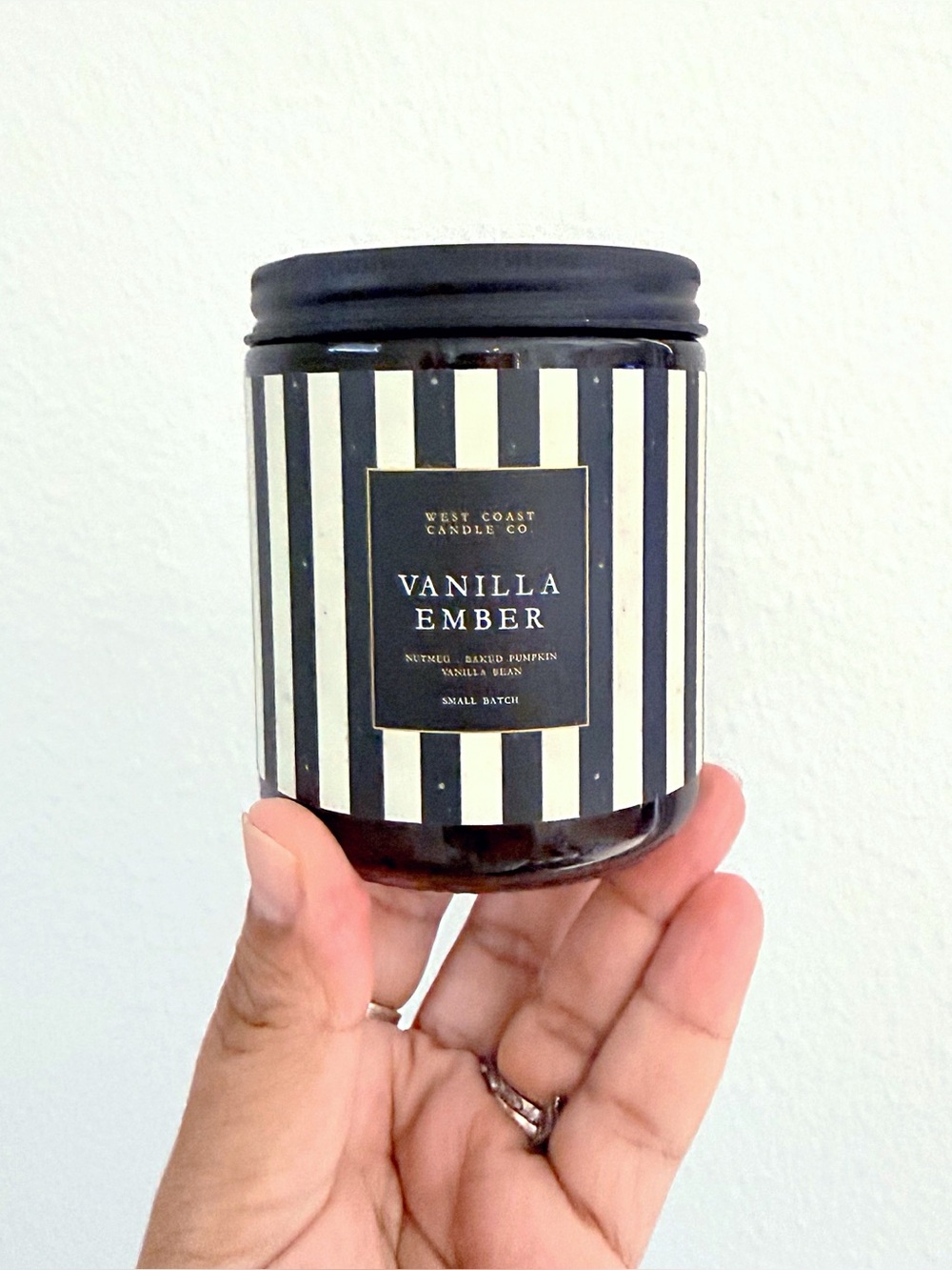 Leoben Company Vanilla Ember Scented Candle - Black & Cream